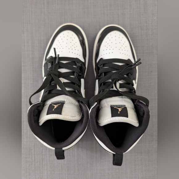 Nike Jordan 1 Mid SE Black Gold 3Y - Picture 4 of 8